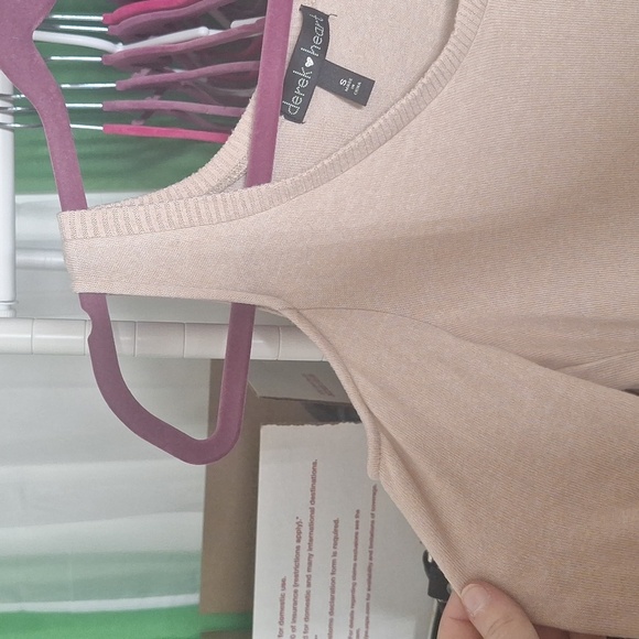 DEREK HEART SIZE SMALL COLD SHOULDER PINK SWEATER WITH RUFFLE HEM - Picture 2 of 6